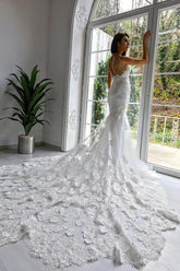 Chic Sleeveless Spaghetti Straps Mermaid Wedding Dress with Chapel Train